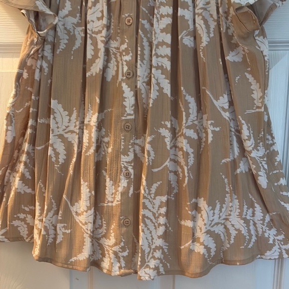 Wonderly Tan and White Puff Sleeve Tunic with Ruffled Style - Picture 5 of 5